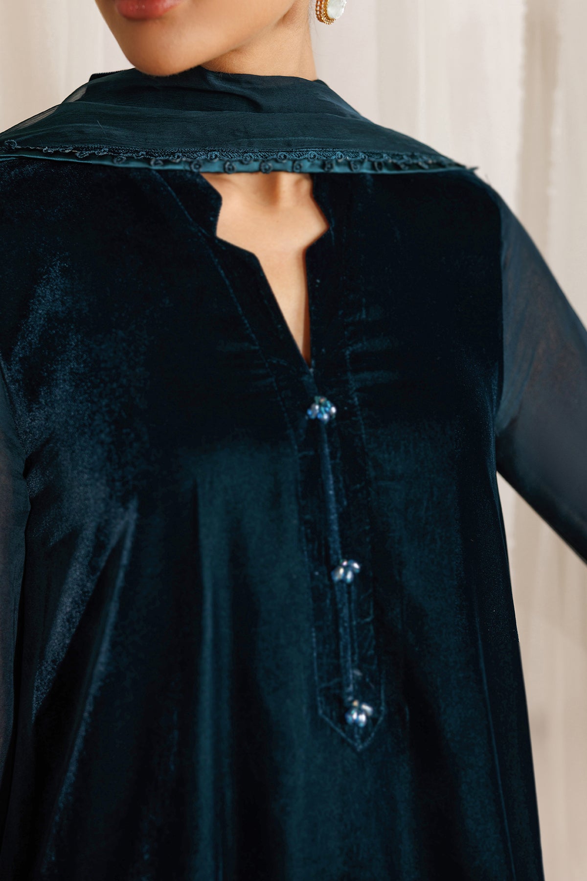 EMBROIDERED VELVET PR-1383