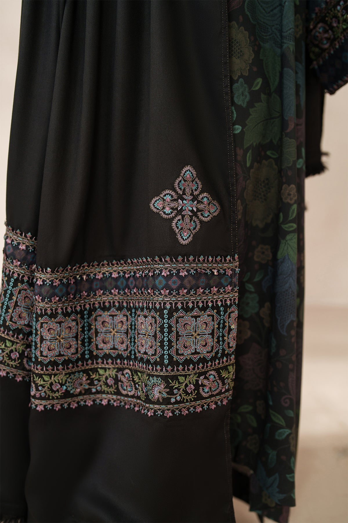 EMBROIDERED KHADDAR SF-4358
