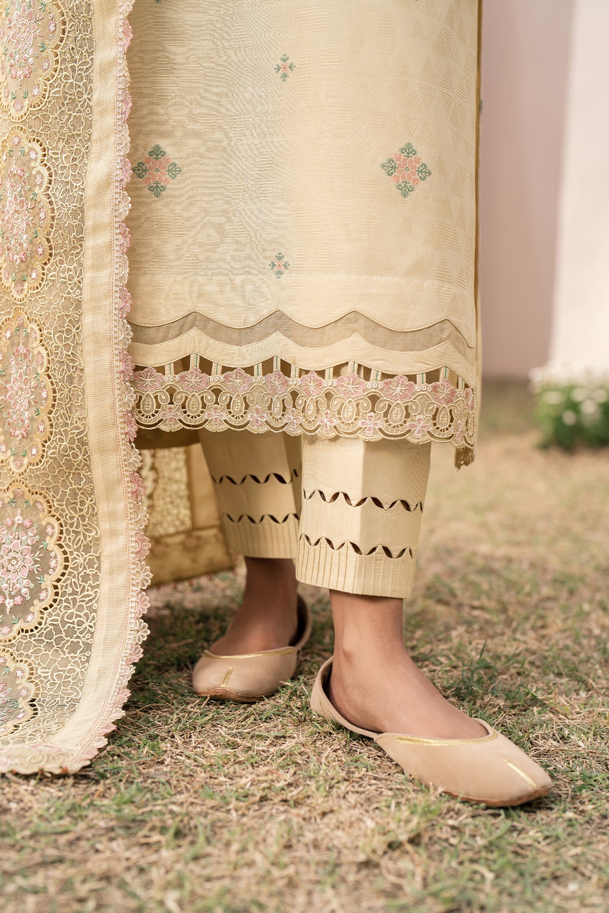 EMBROIDERED JACQUARD LAWN UF-612