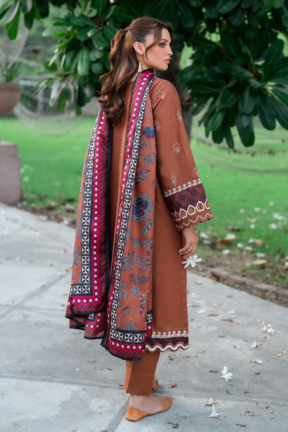 EMBROIDERED KHADDAR UF-4007