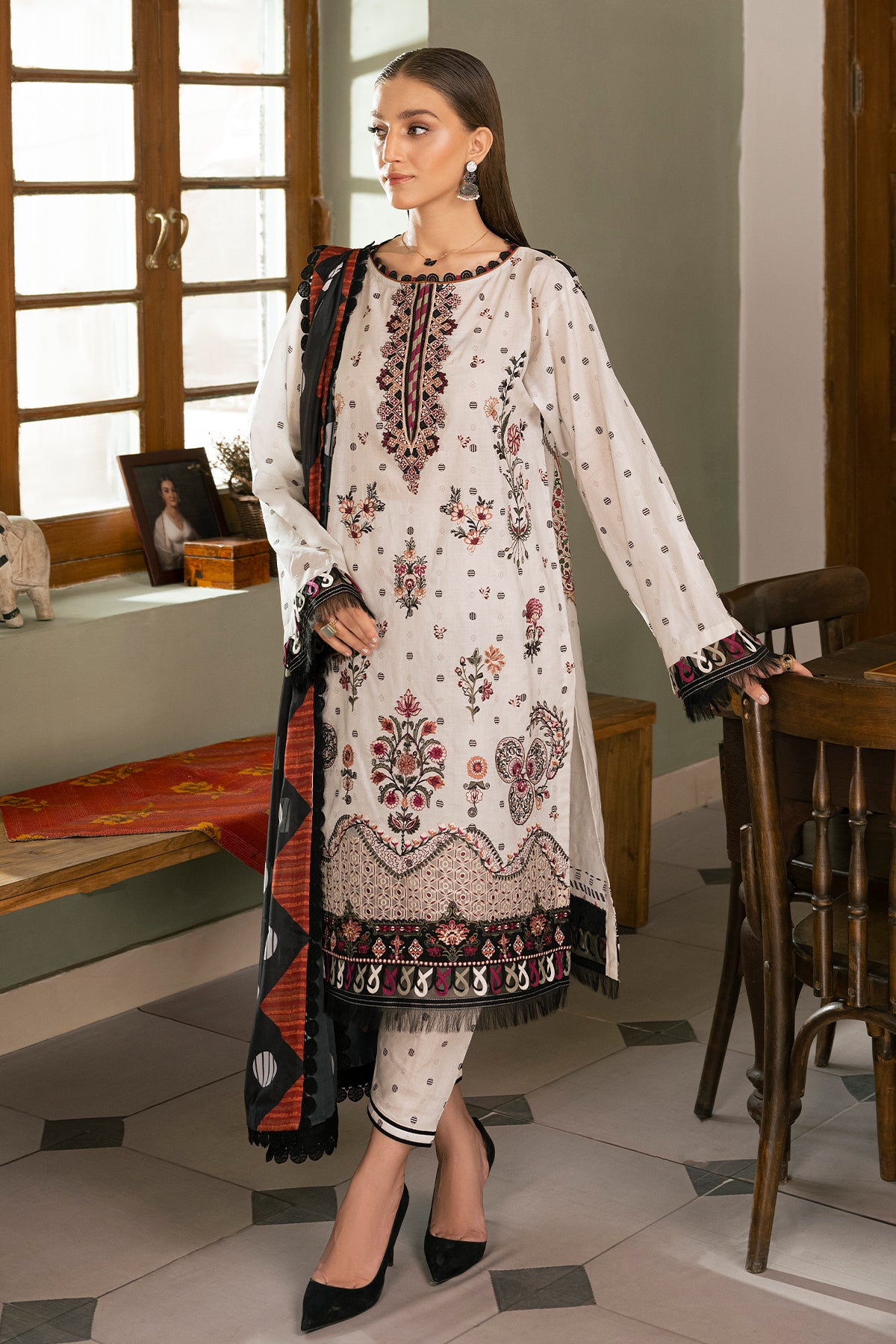 EMBROIDERED LAWN UF-396