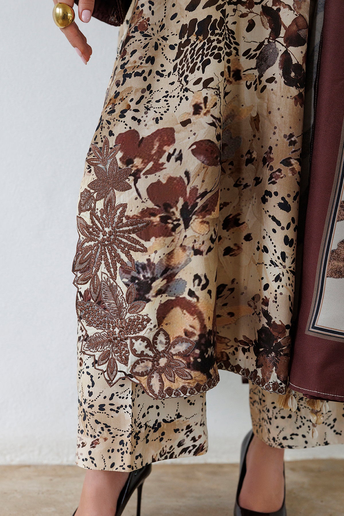 EMBROIDERED VISCOSE SILK UF-4589