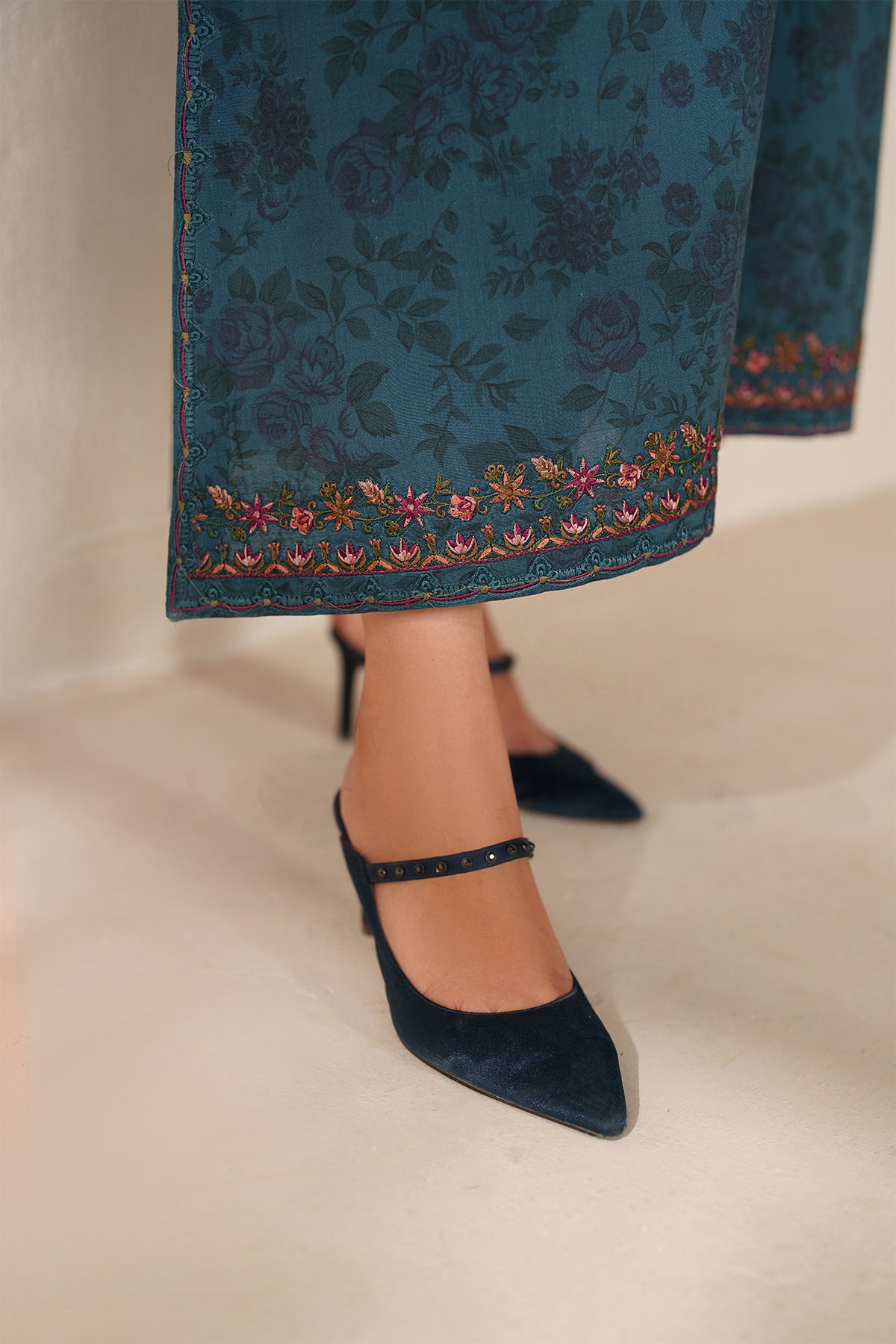 EMBROIDERED KHADDAR UF-4359