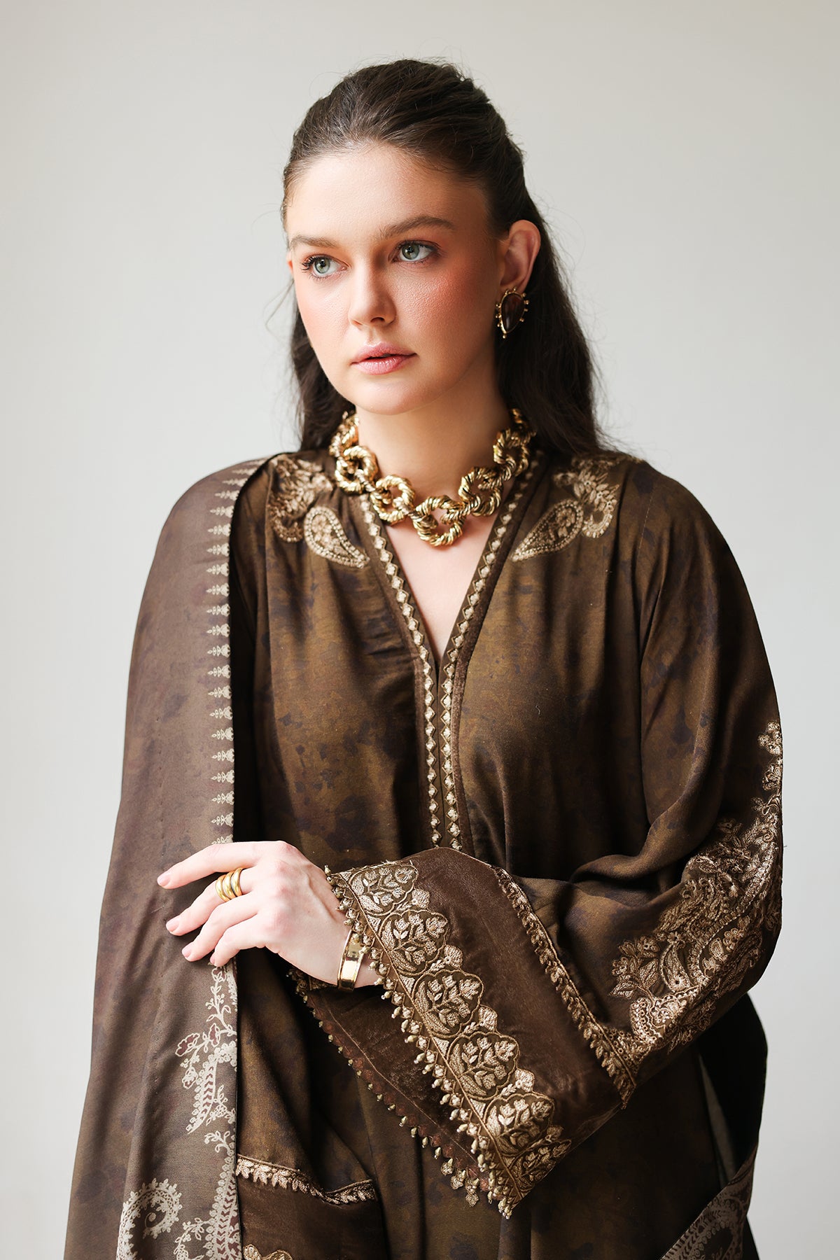 EMBROIDERED VISCOSE SILK SF-4619