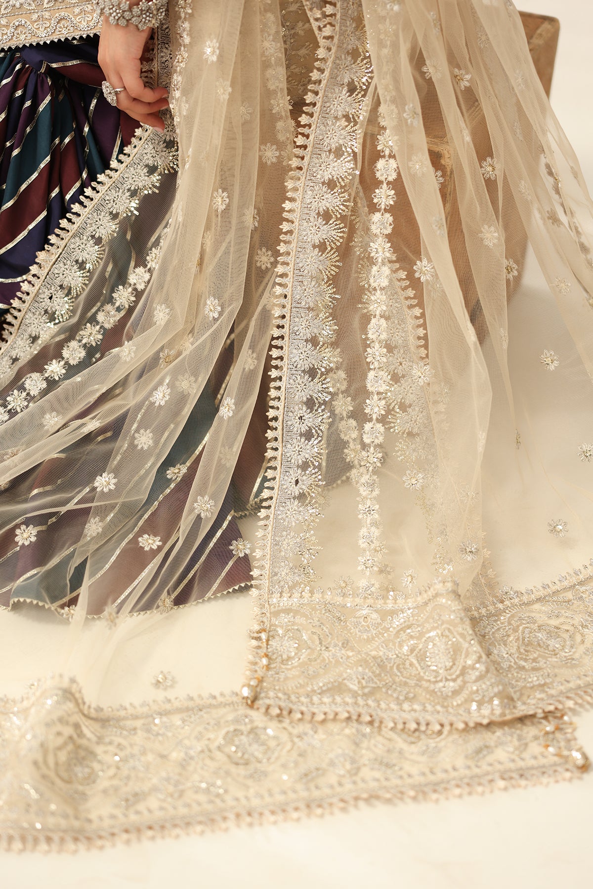 EMBROIDERED NET SF-4183