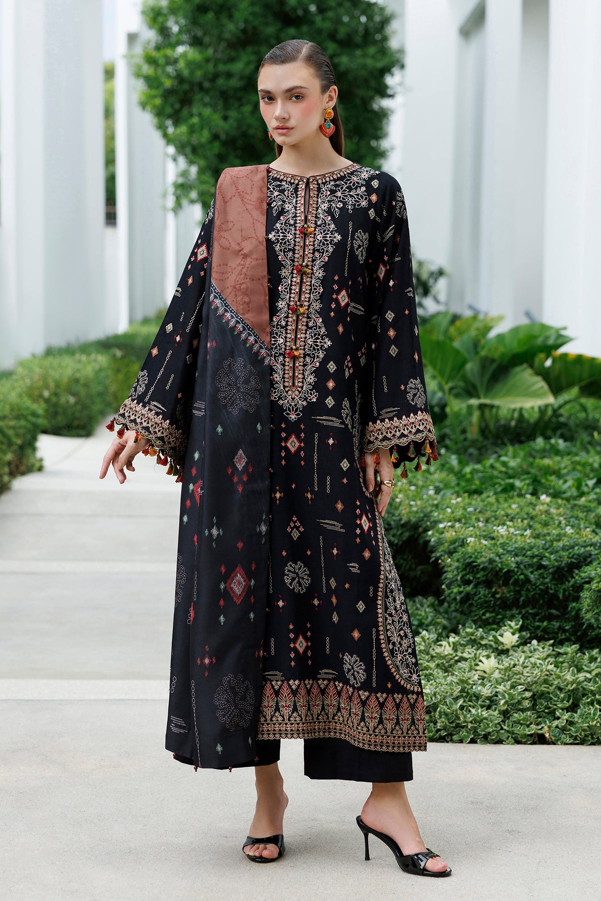 EMBROIDERED KHADDAR SF-4596