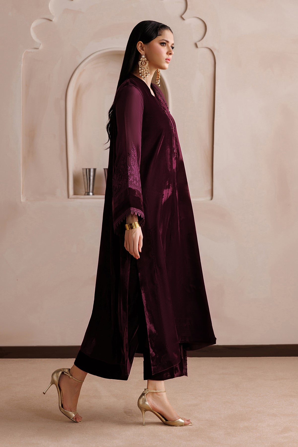 EMBROIDERED VELVET PR-1381