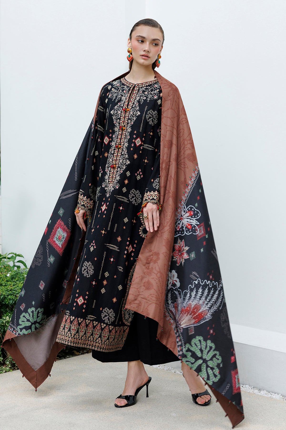EMBROIDERED KHADDAR SF-4596
