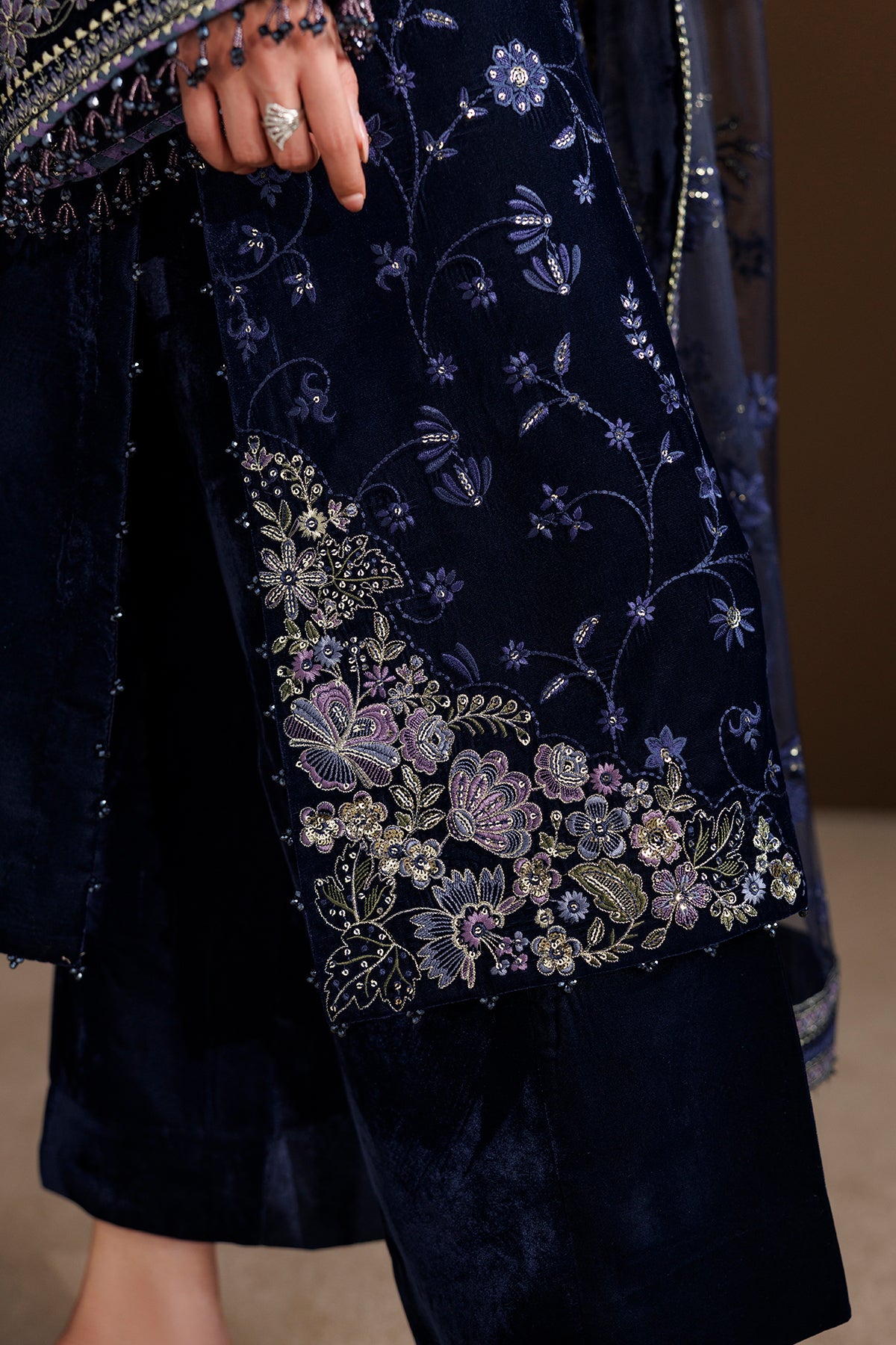 EMBROIDERED VELVET SF-4555