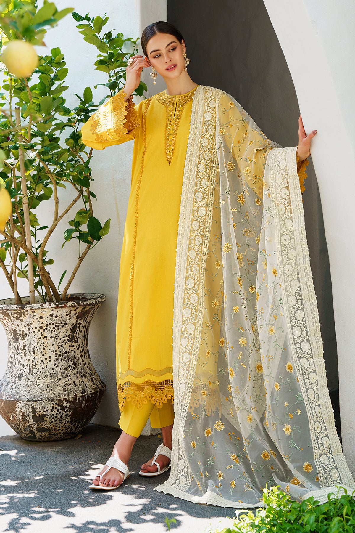 EMBROIDERED JACQUARD LAWN UF-562