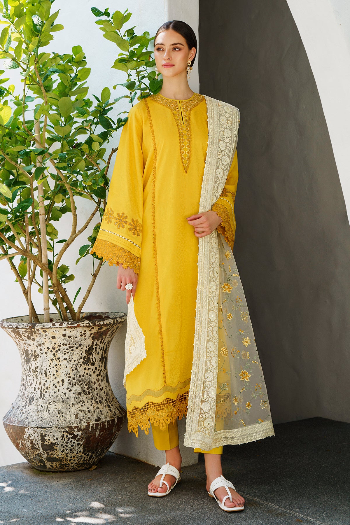EMBROIDERED JACQUARD LAWN UF-562