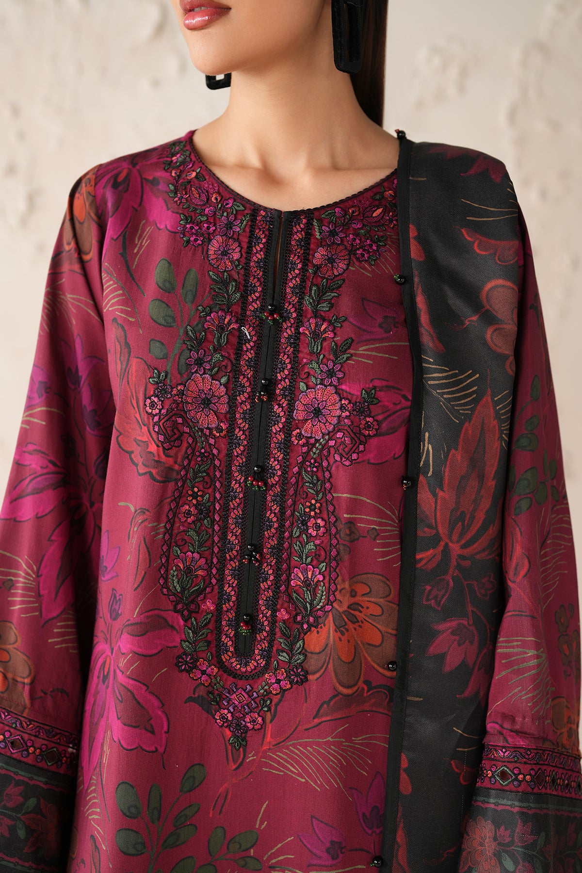 EMBROIDERED PRINTED VISCOSE UF-4304