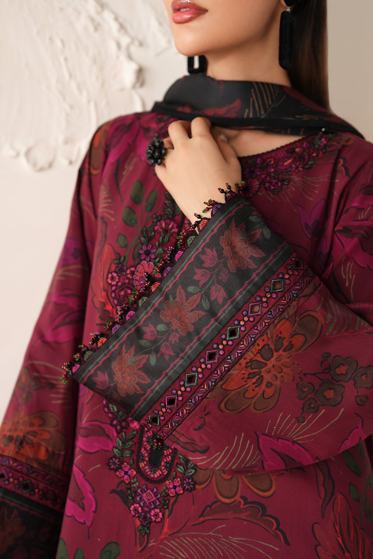 EMBROIDERED PRINTED VISCOSE UF-4304