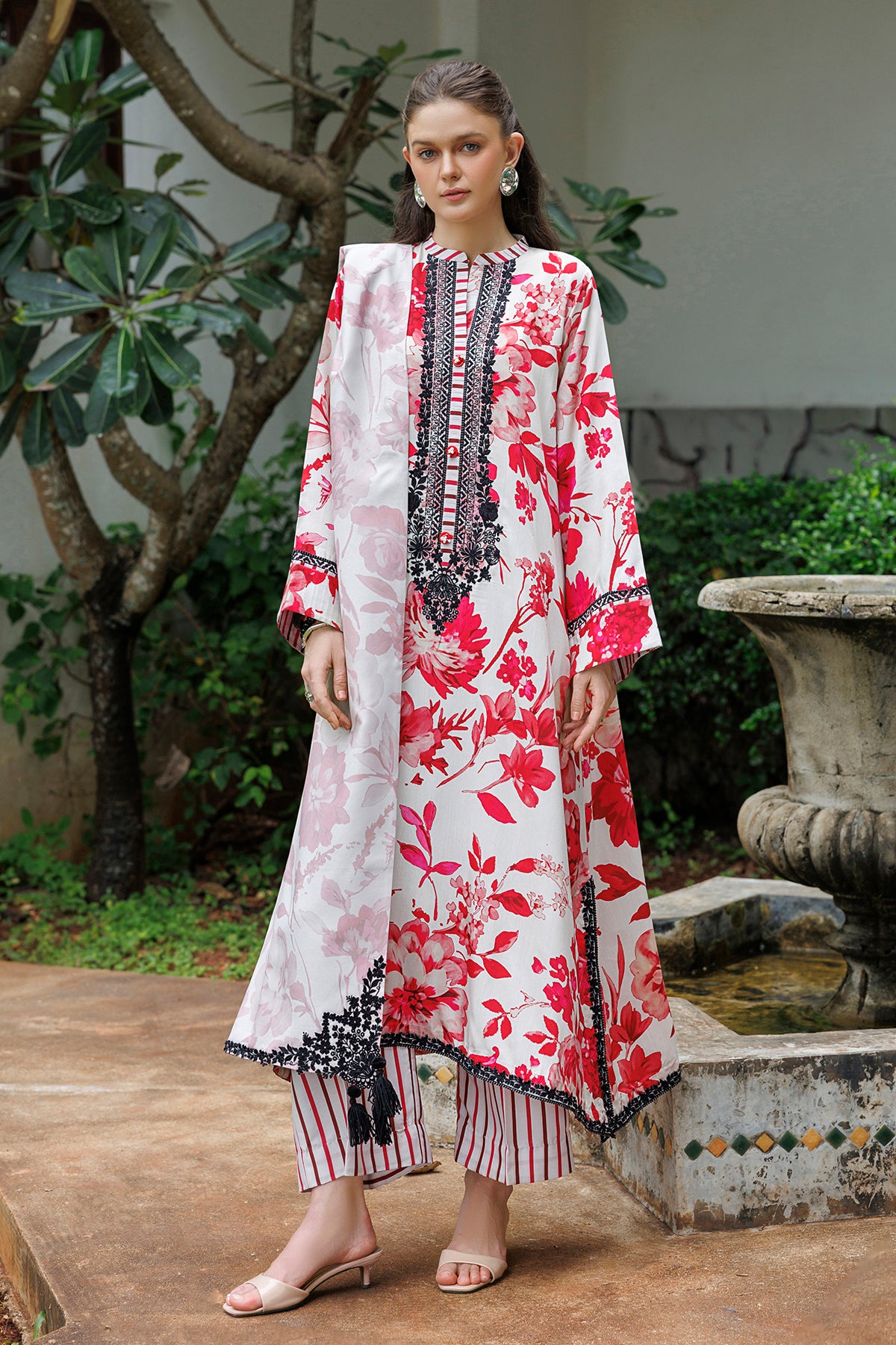 EMBROIDERED VISCOSE SILK UF-4583