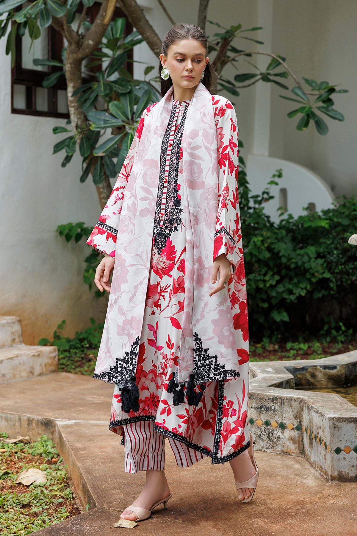 EMBROIDERED VISCOSE SILK UF-4583