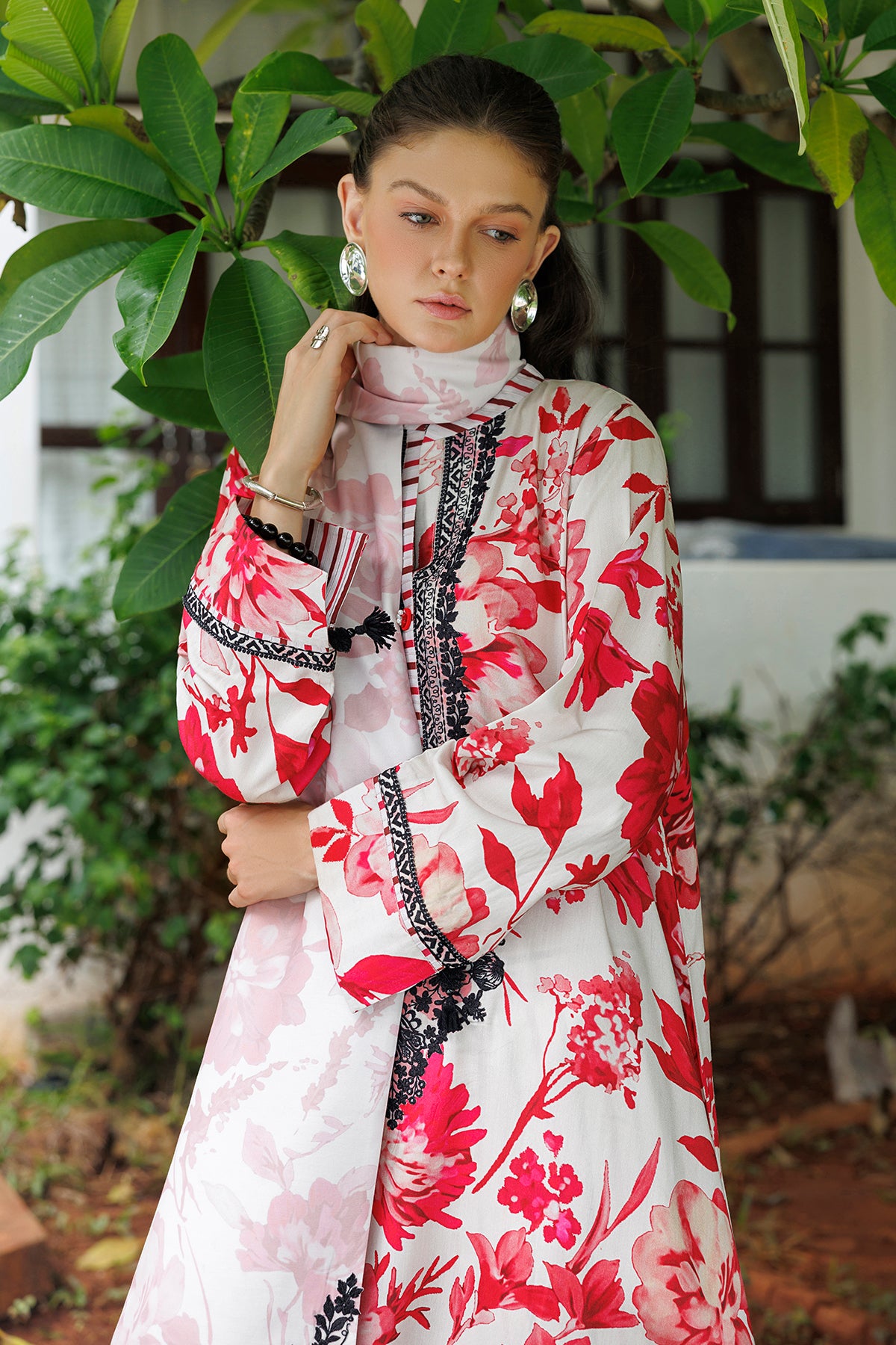 EMBROIDERED VISCOSE SILK UF-4583