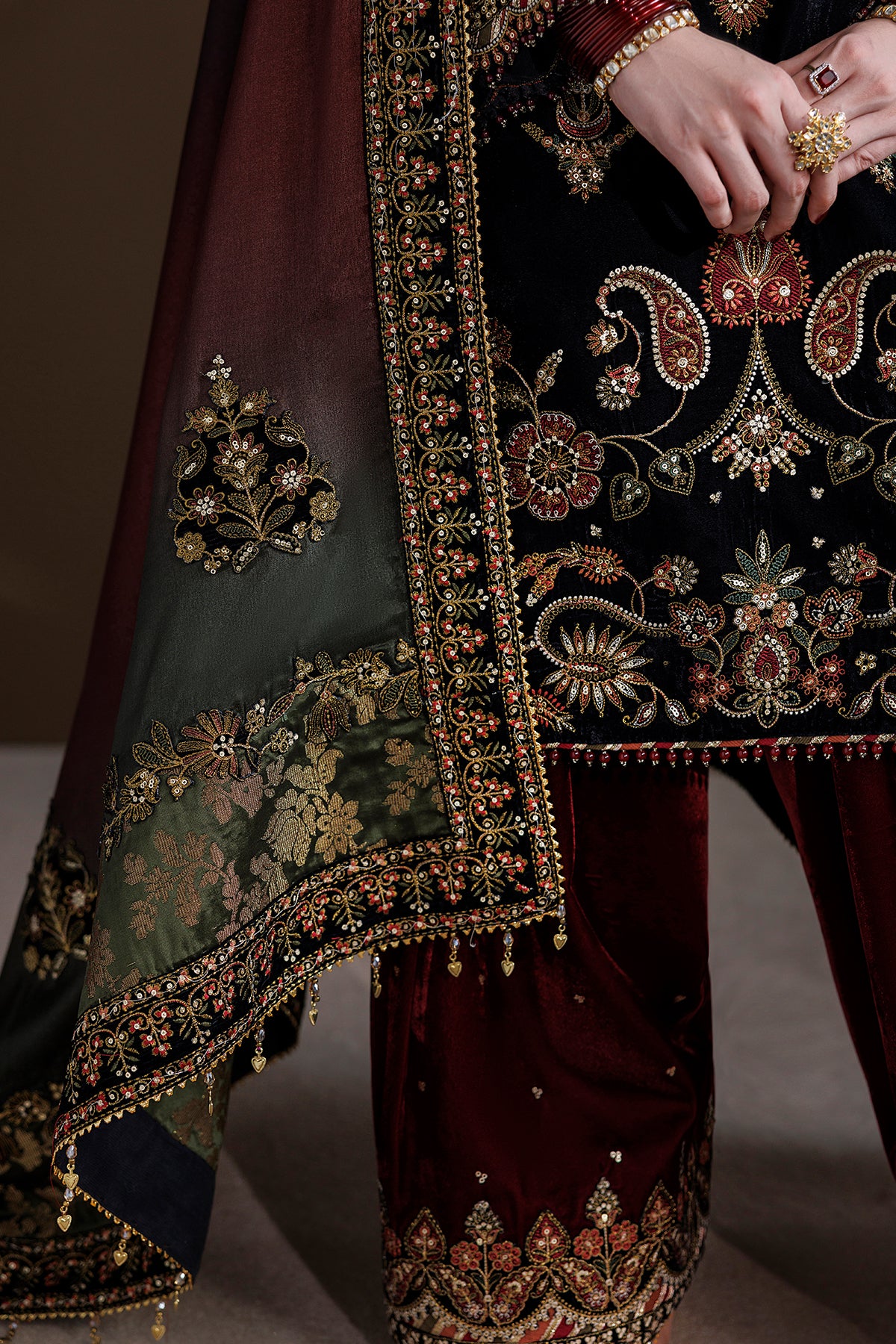 EMBROIDERED VELVET UF-4547