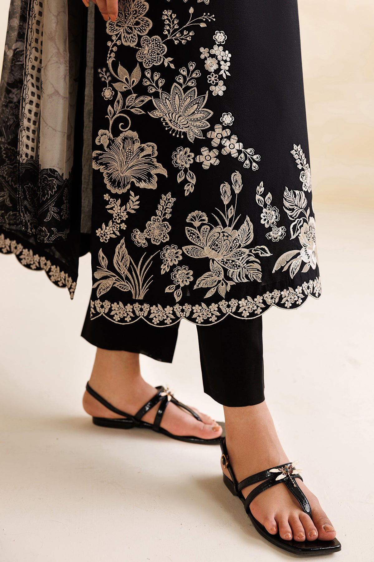 EMBROIDERED LAWN SF-4471