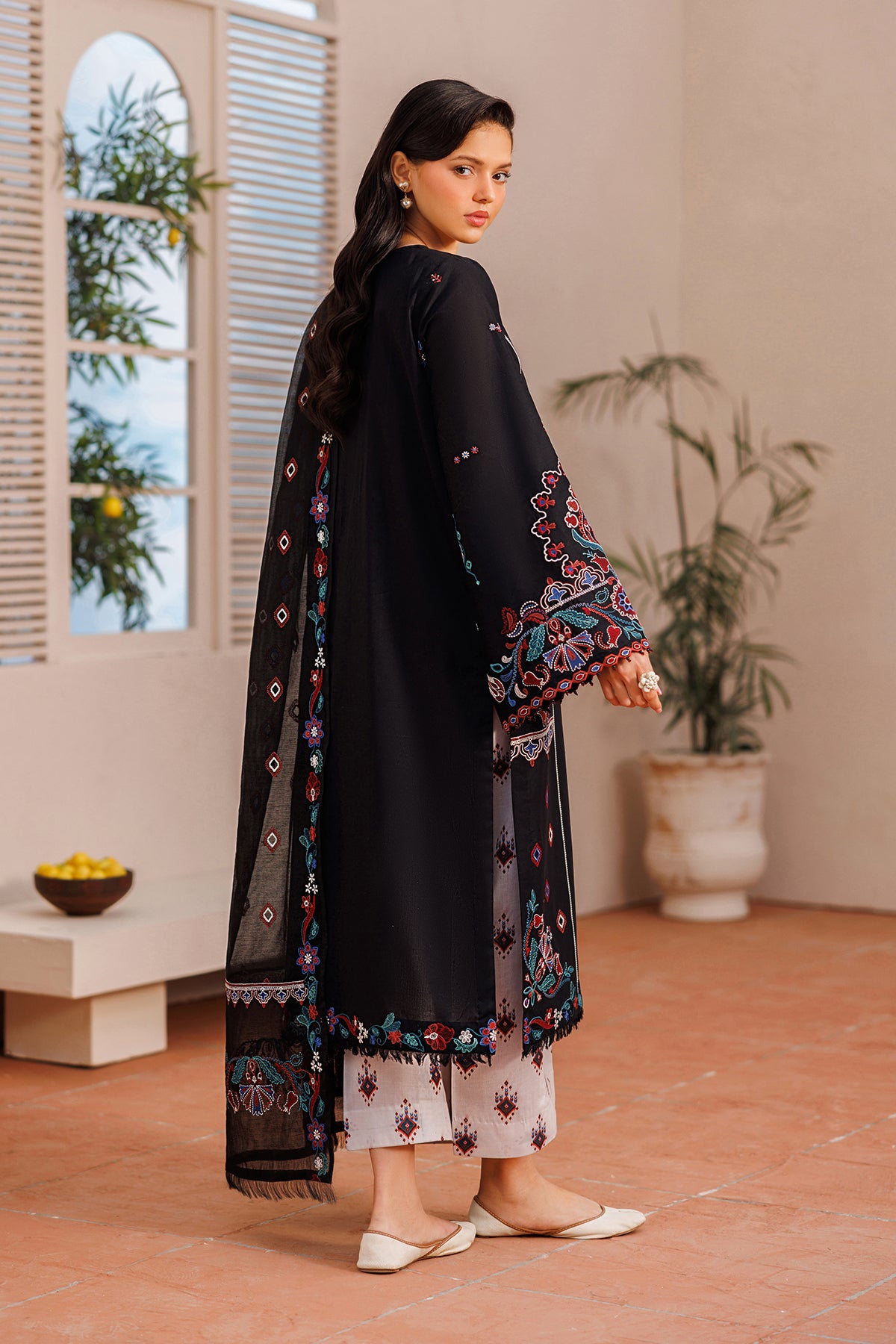 EMBROIDERED LAWN UF-4391
