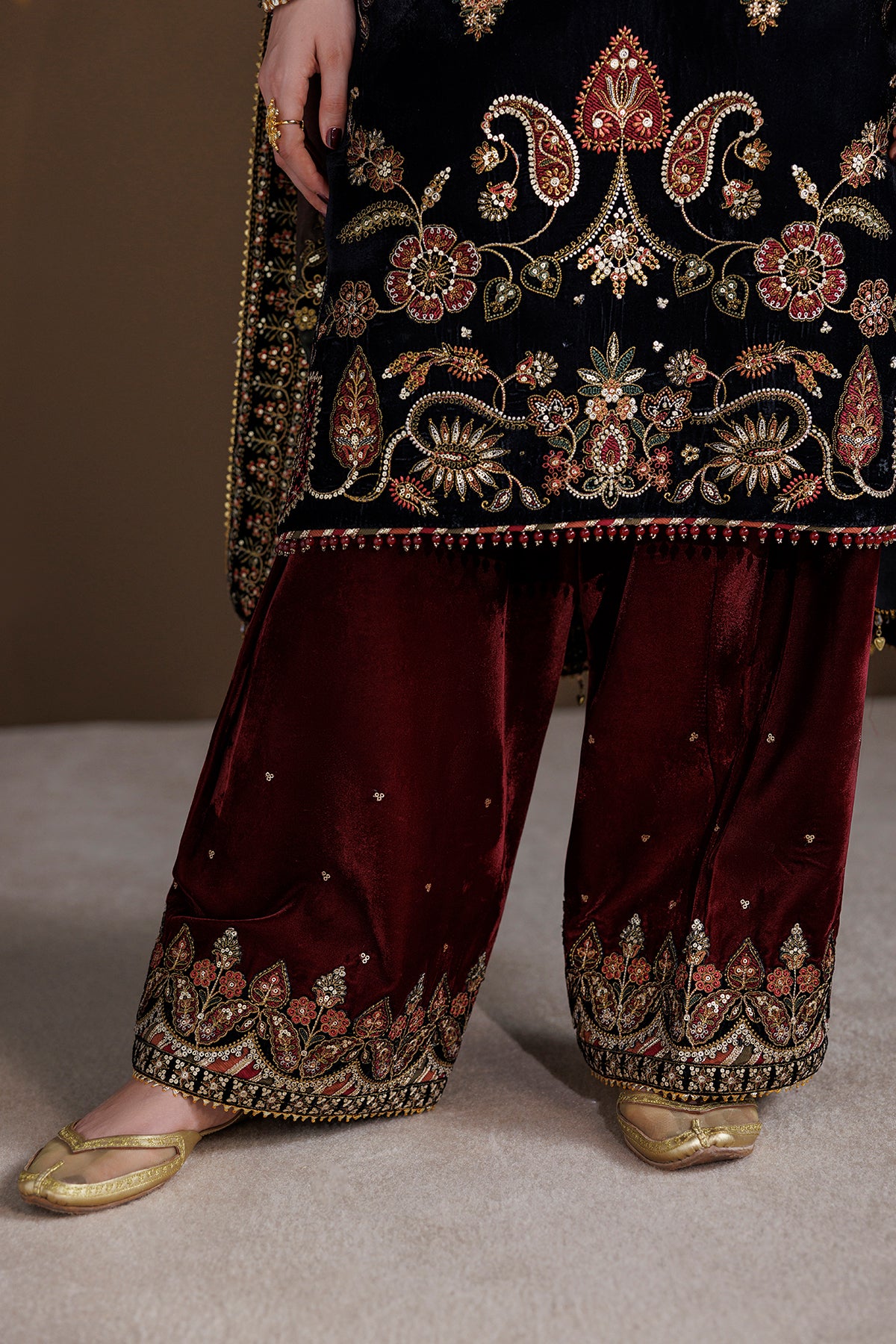 EMBROIDERED VELVET UF-4547