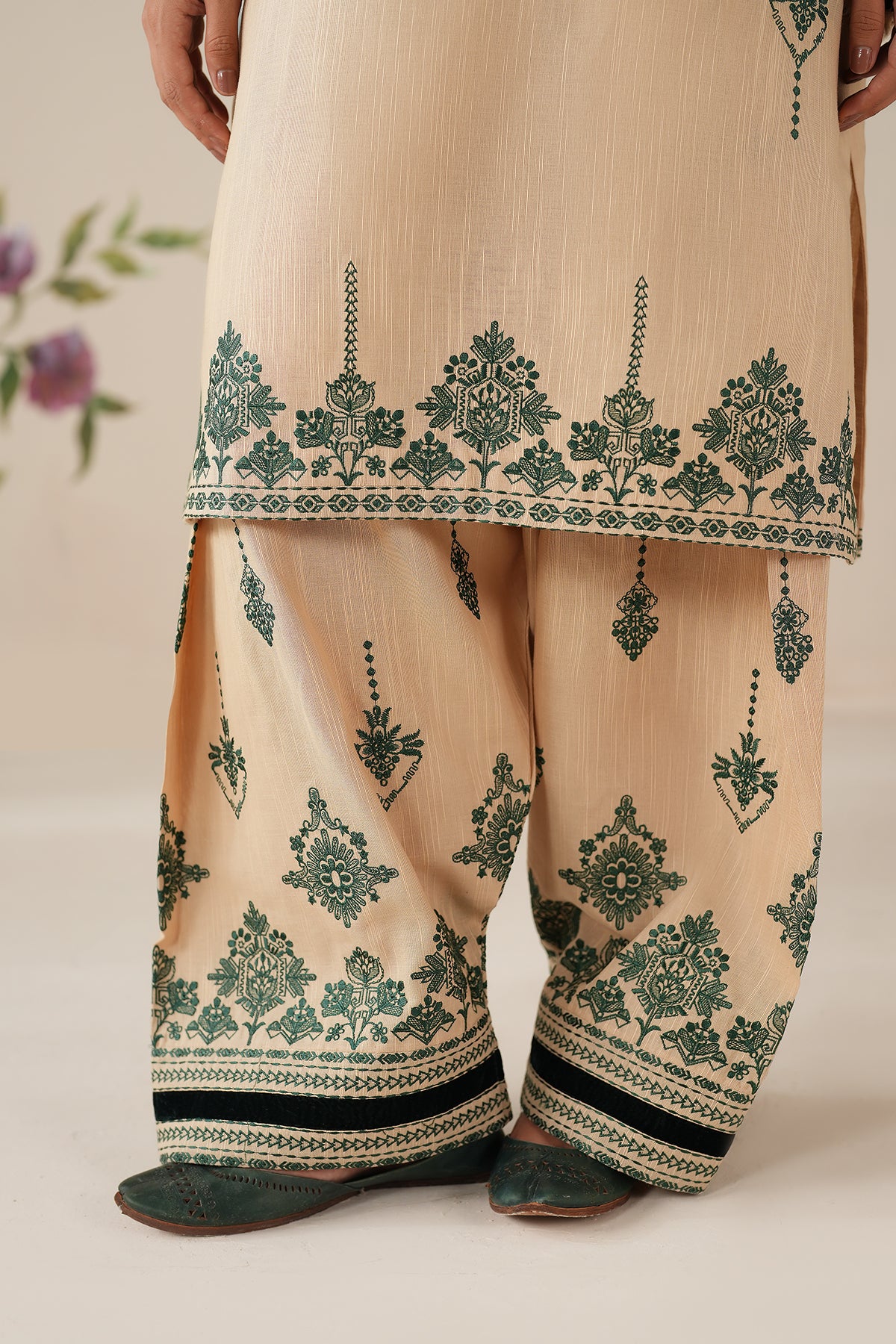 EMBROIDERED KHADDAR UF-4305