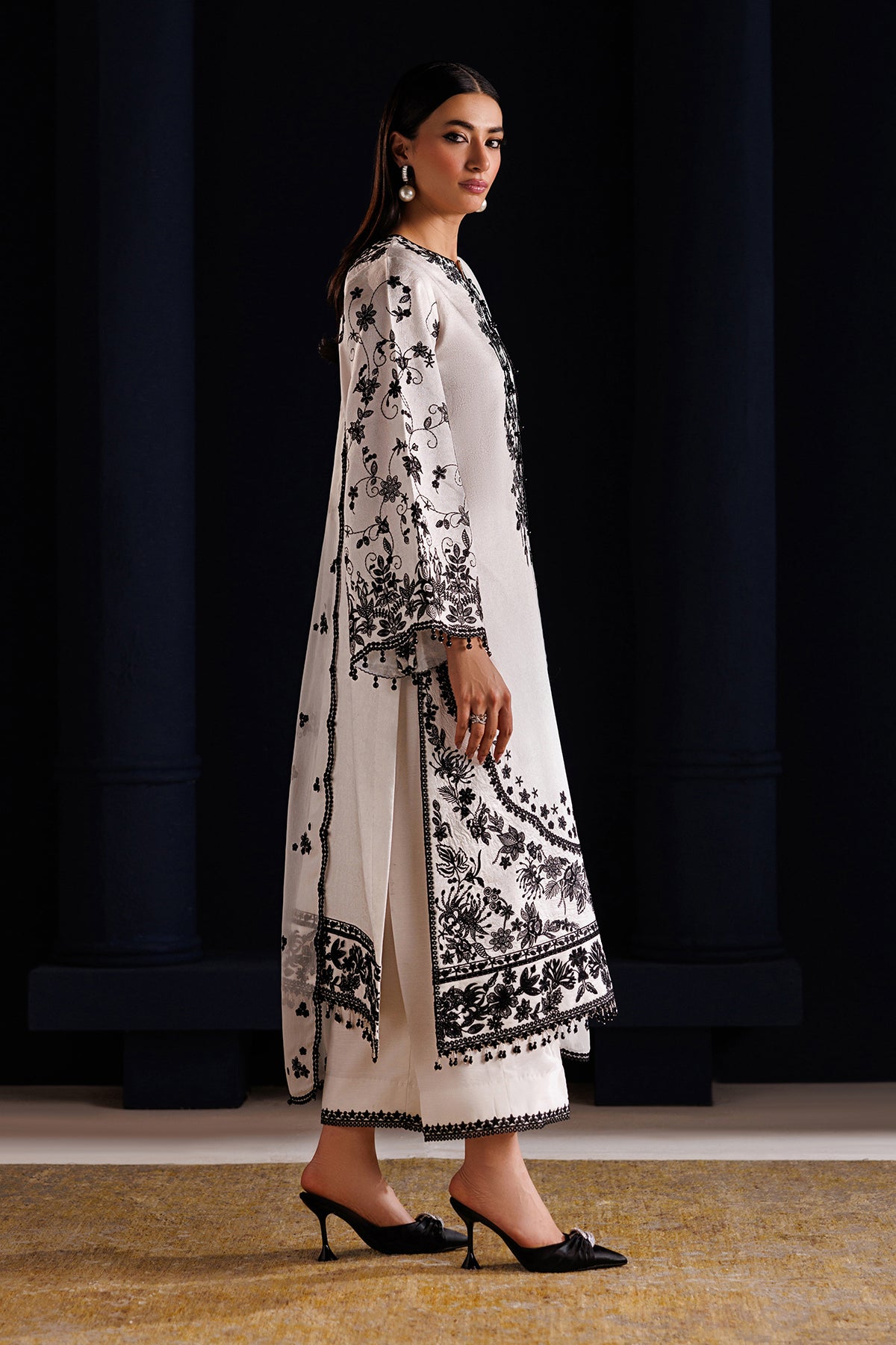 EMBROIDERED JACQUARD SILK UF-4442