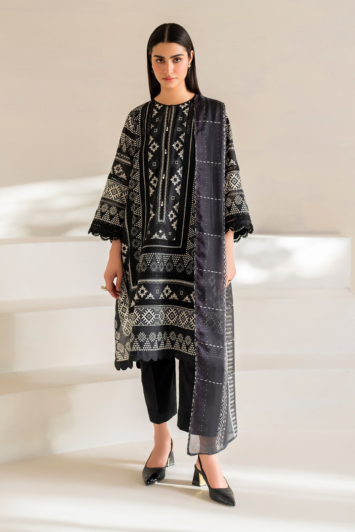 EMBROIDERED LAWN SF-672