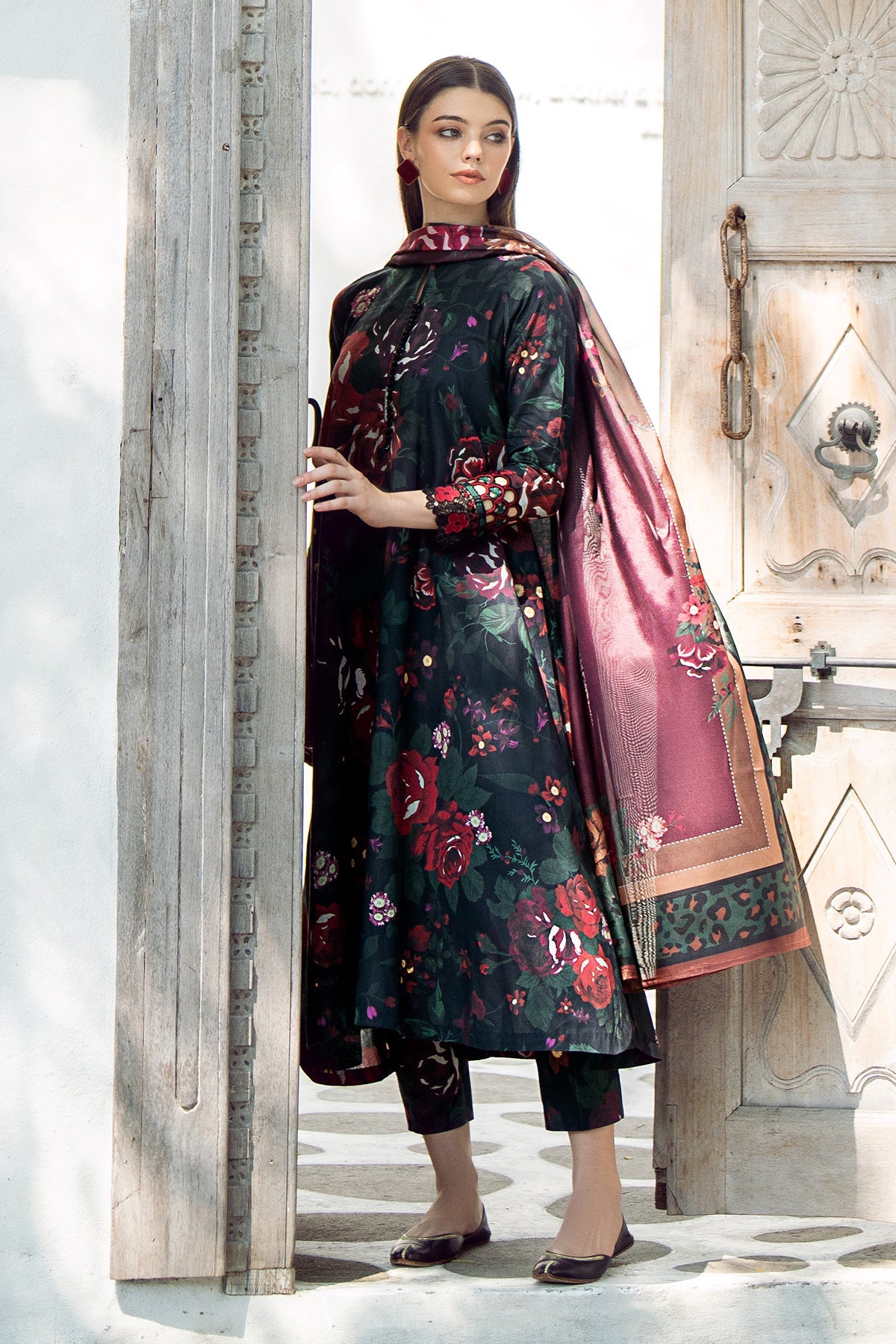 EMBROIDERED PRINTED LAWN SF-547