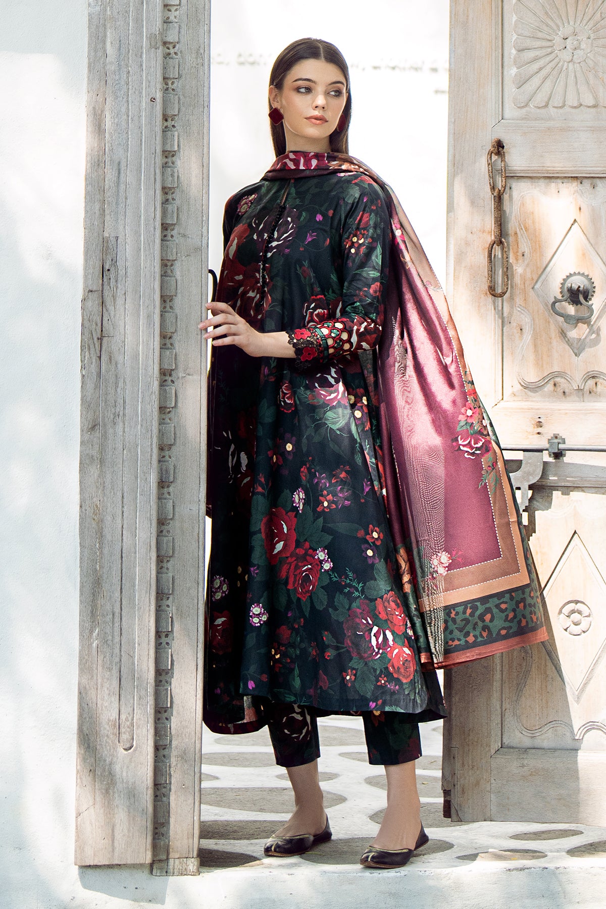 EMBROIDERED PRINTED LAWN UF-547
