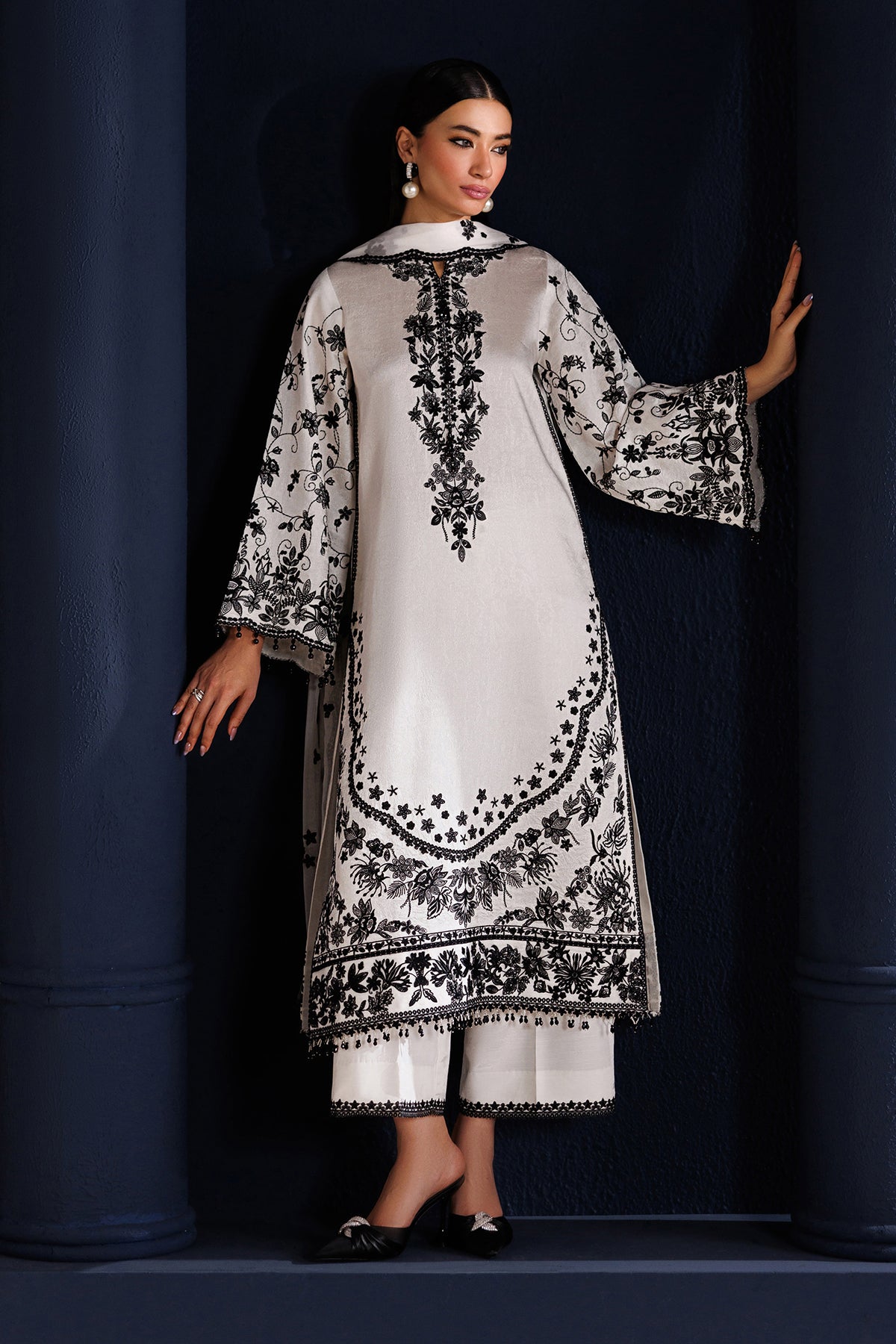 EMBROIDERED JACQUARD SILK UF-4442
