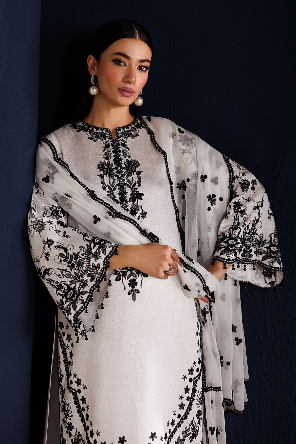 EMBROIDERED JACQUARD SILK UF-4442