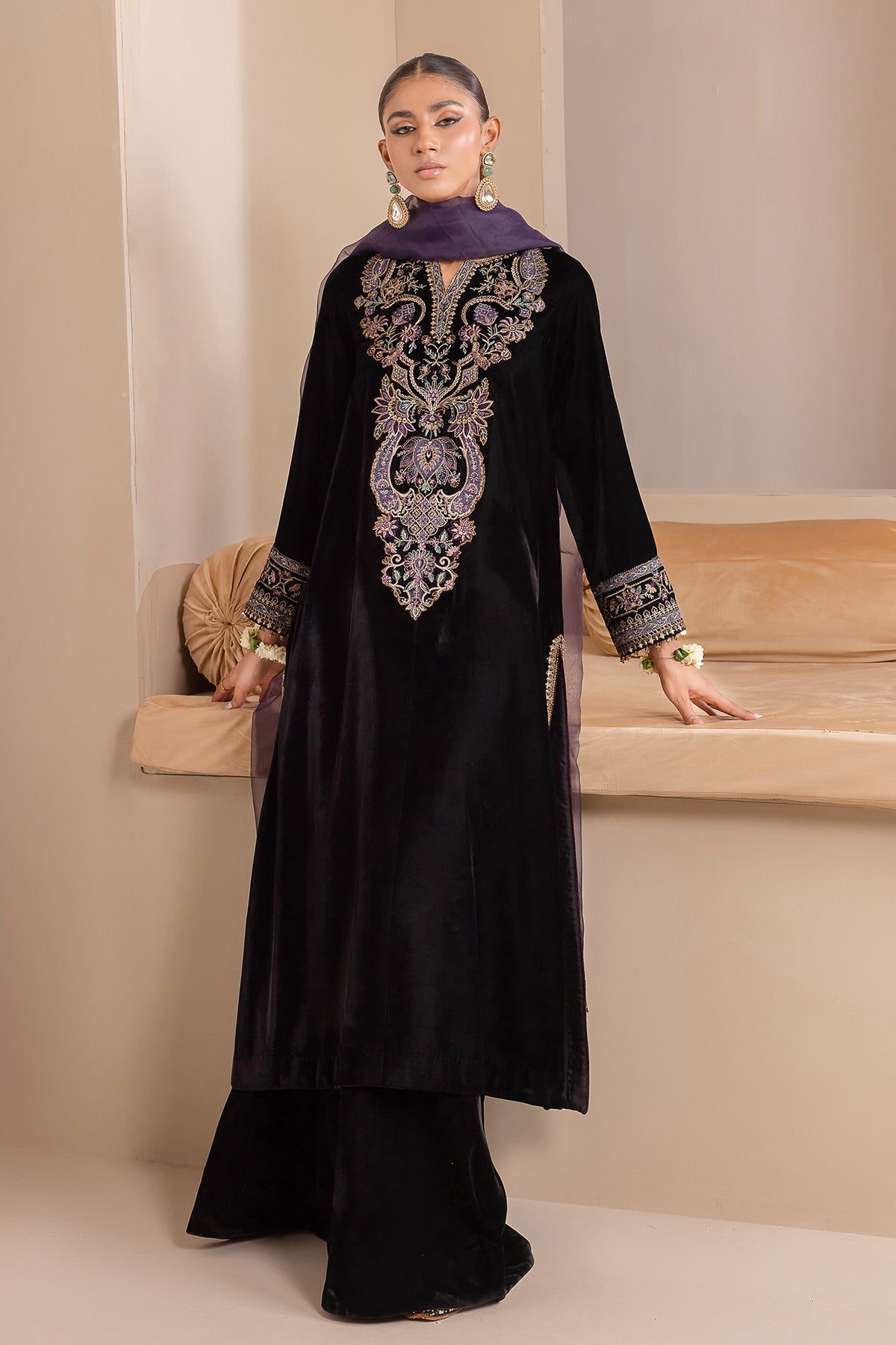 EMBROIDERED VELVET SF-426