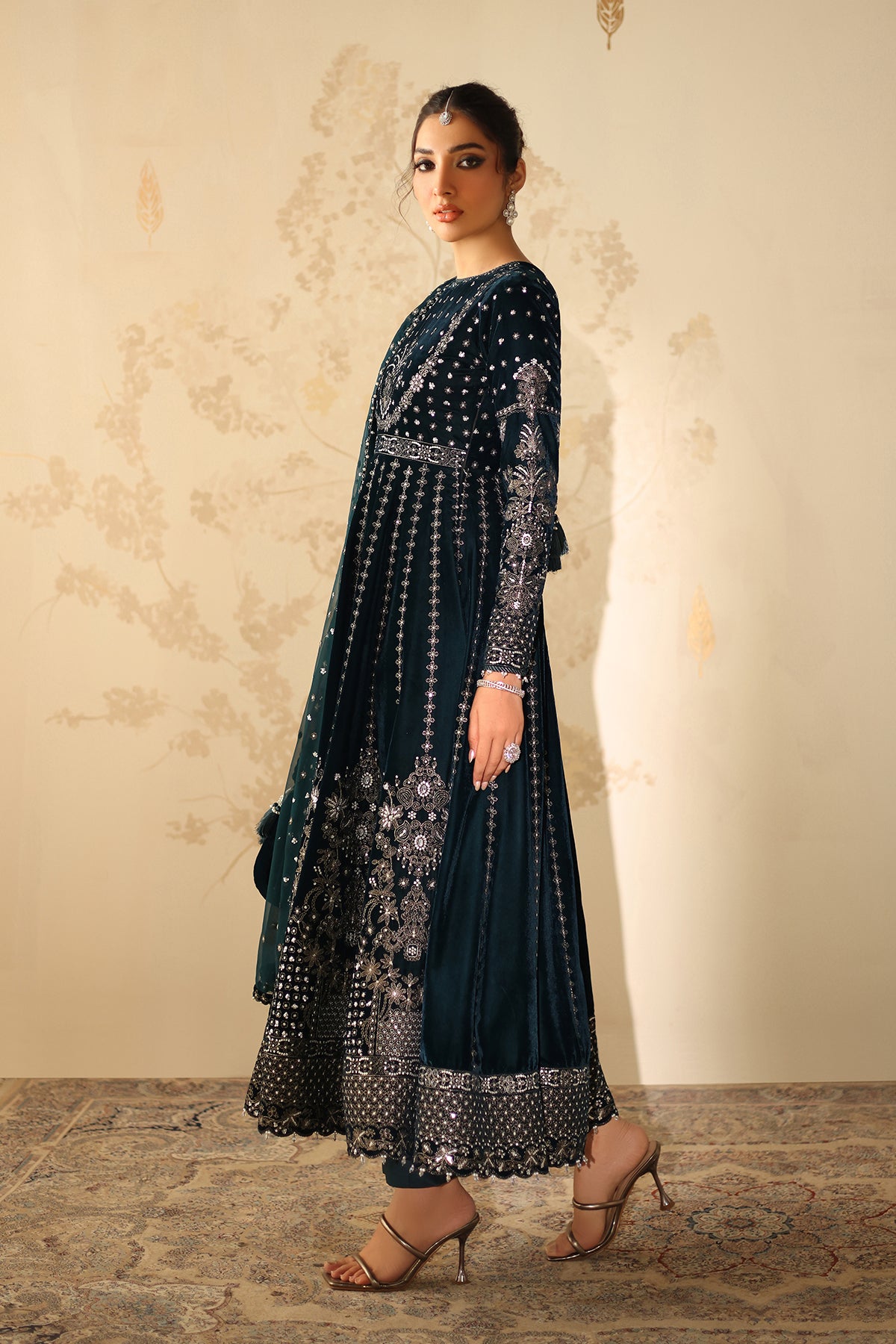 EMBROIDERED VELVET UF-4318