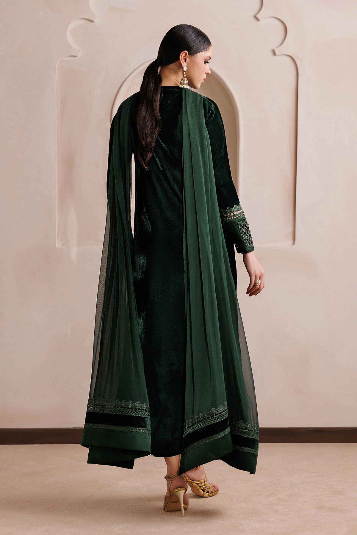 EMBROIDERED VELVET EN-1385