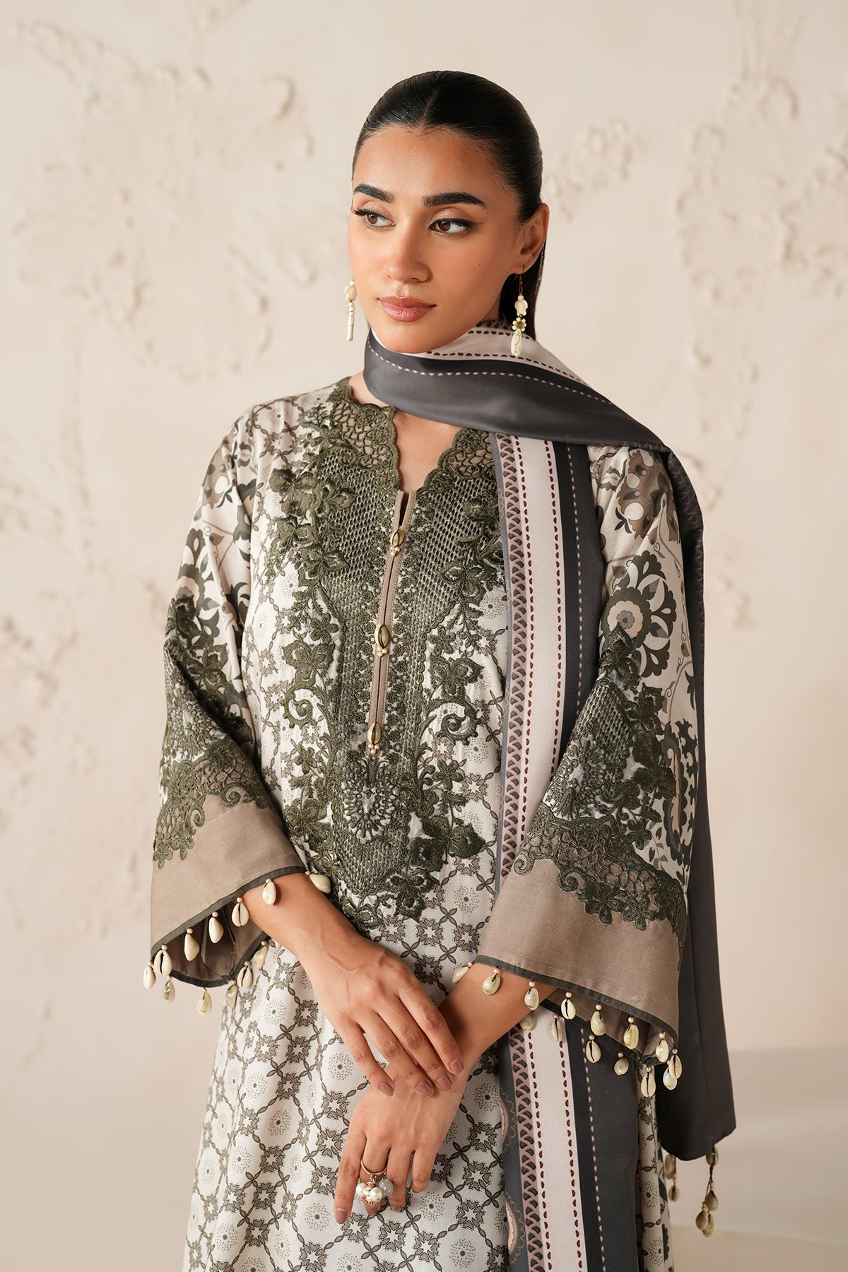 EMBROIDERED PRINTED VISCOSE UF-4302