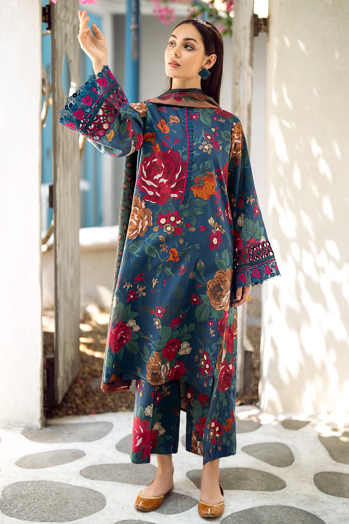 EMBROIDERED PRINTED LAWN UF-548