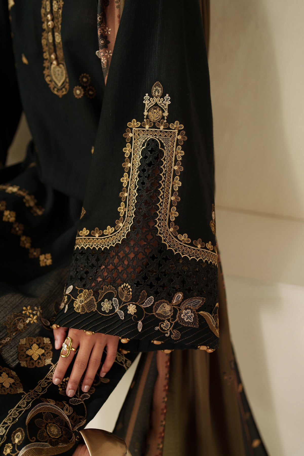 EMBROIDERED KHADDAR SF-4328