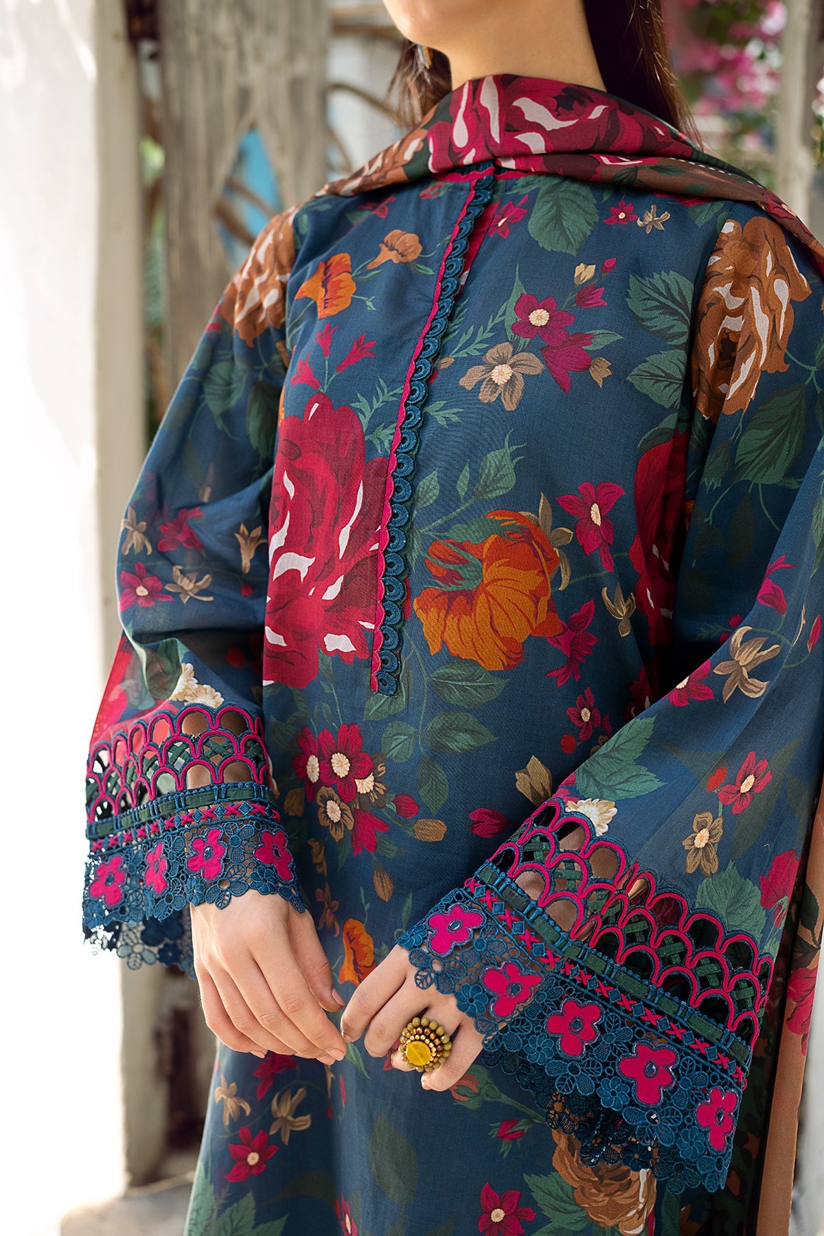 EMBROIDERED PRINTED LAWN SF-548