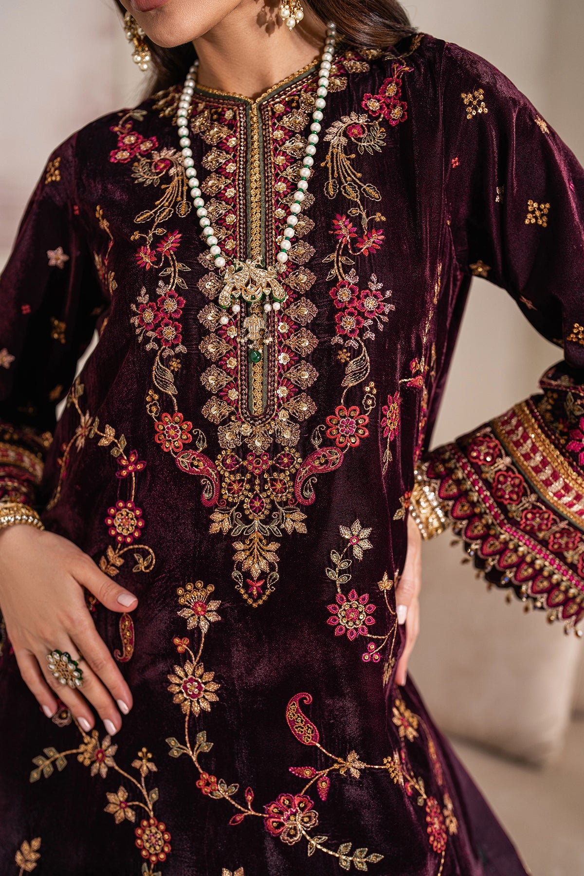 EMBROIDERED VELVET SF-752