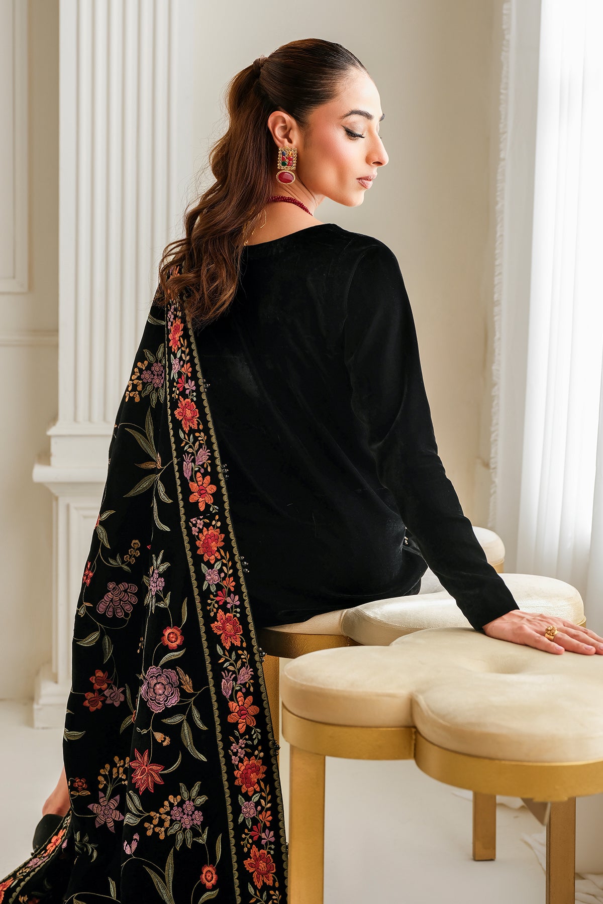 EMBROIDERED VELVET SHAWL VS-50