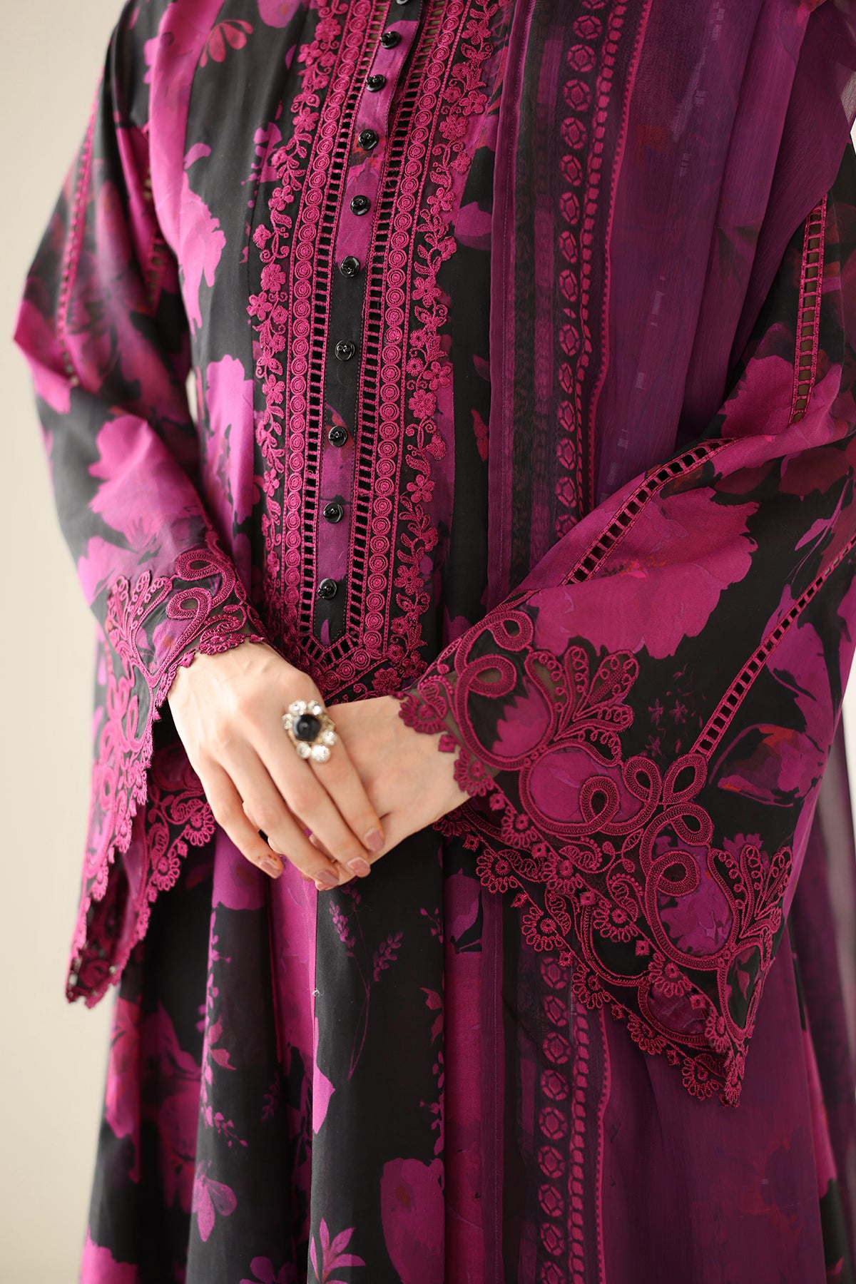 EMBROIDERED LAWN UF-4174