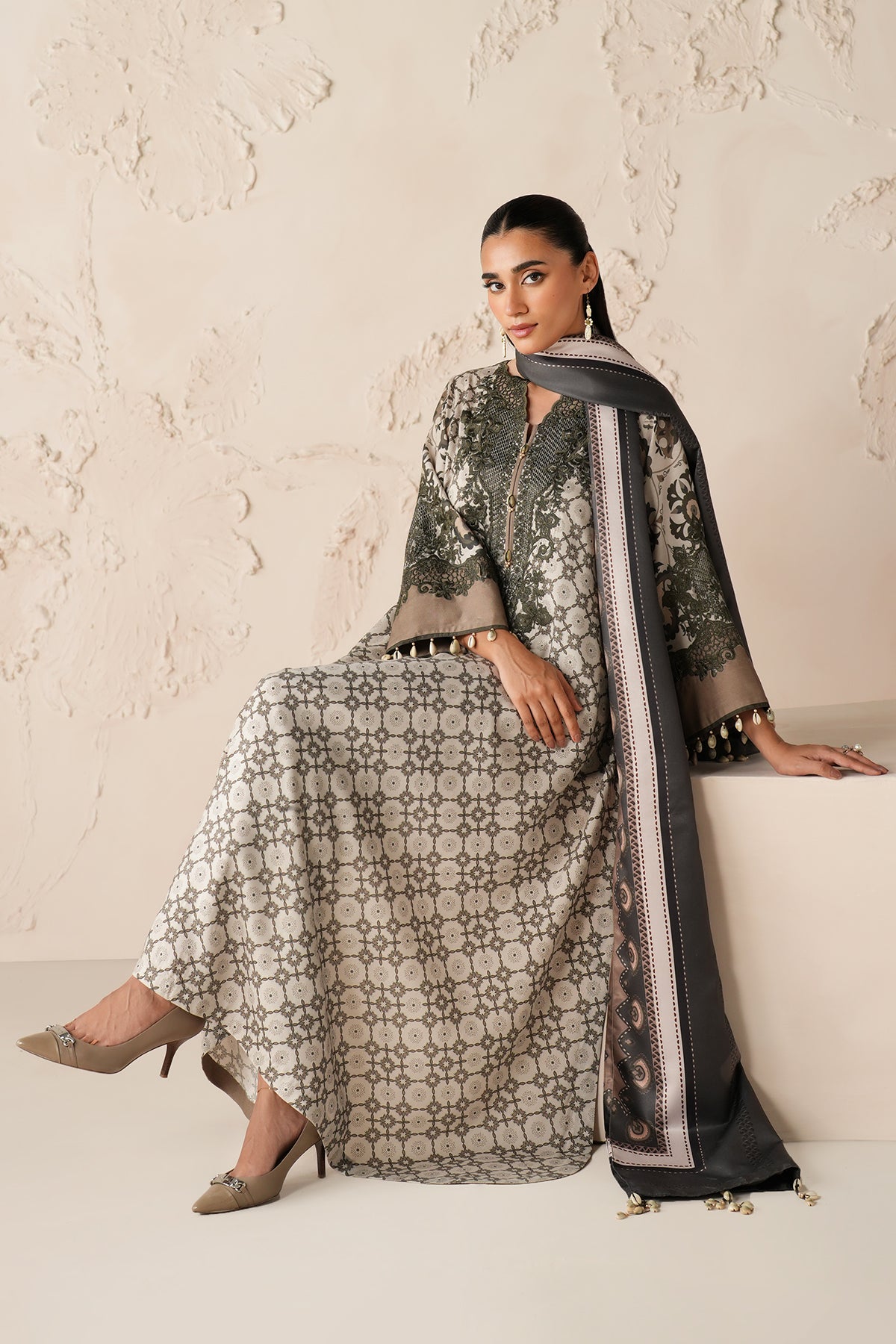 EMBROIDERED PRINTED VISCOSE UF-4302