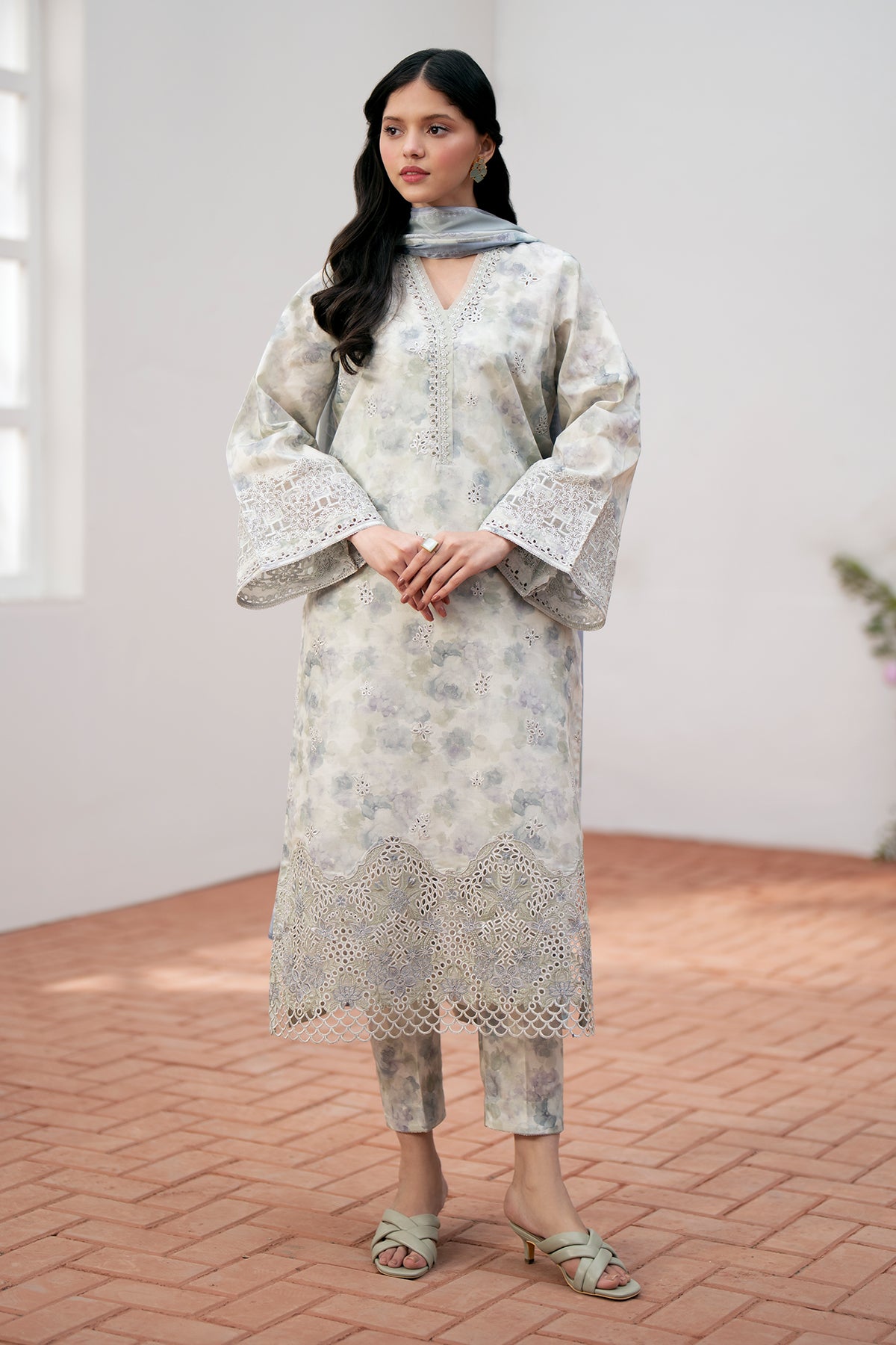 EMBROIDERED LAWN UF-536