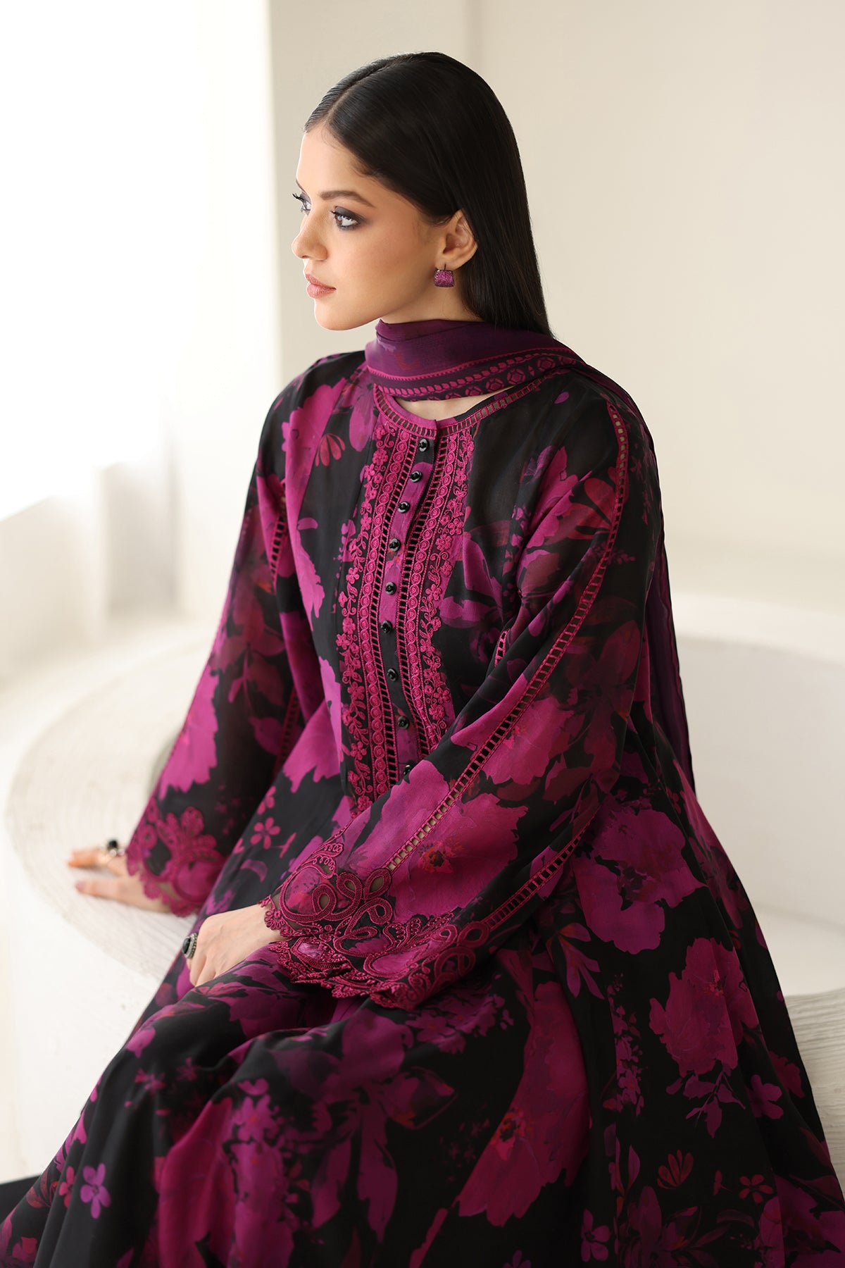 EMBROIDERED LAWN UF-4174