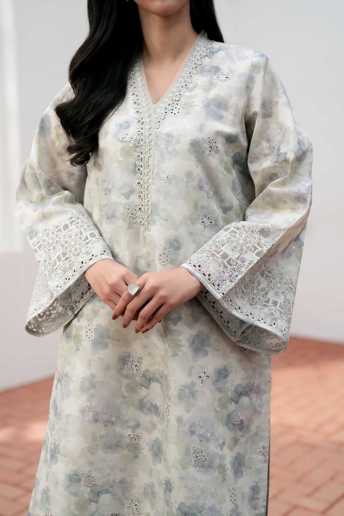 EMBROIDERED LAWN UF-536