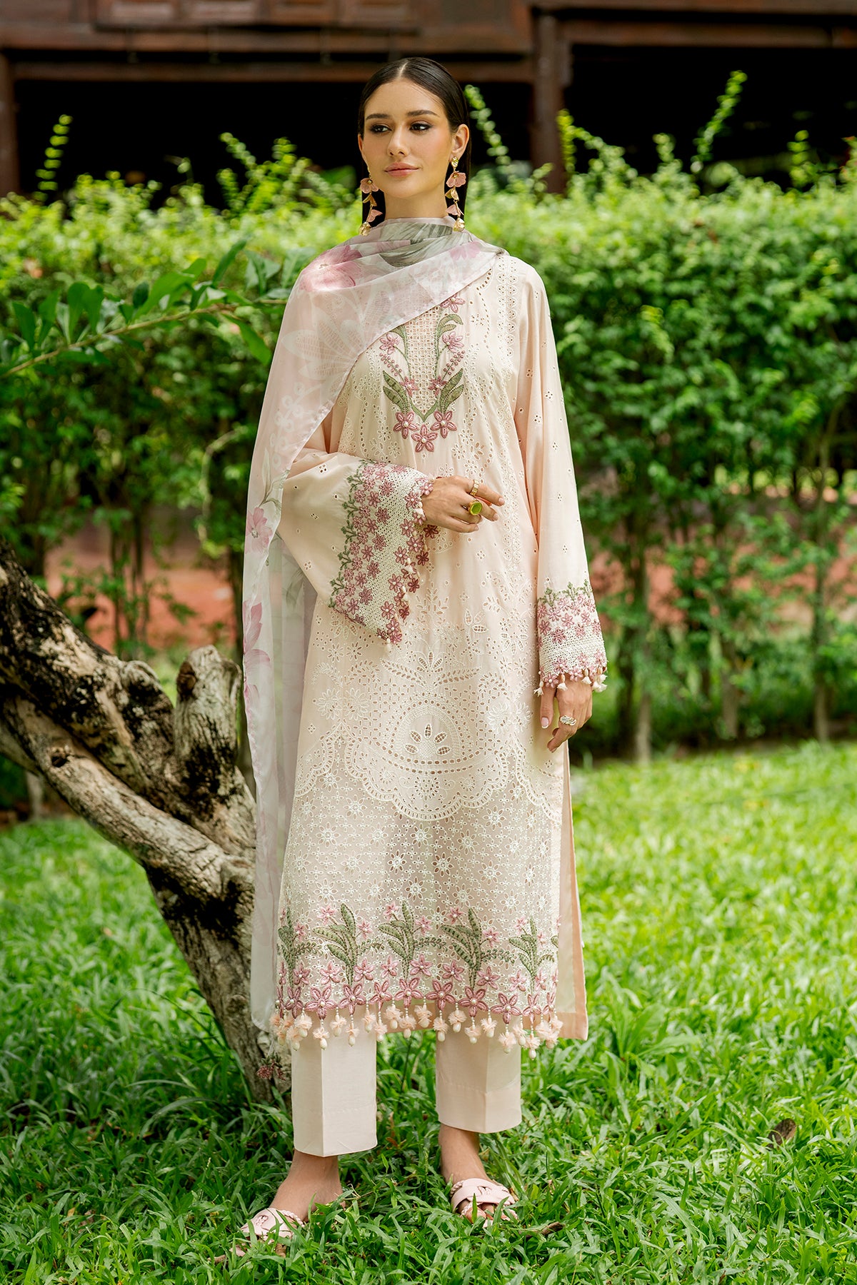 EMBROIDERED LAWN UF-4272