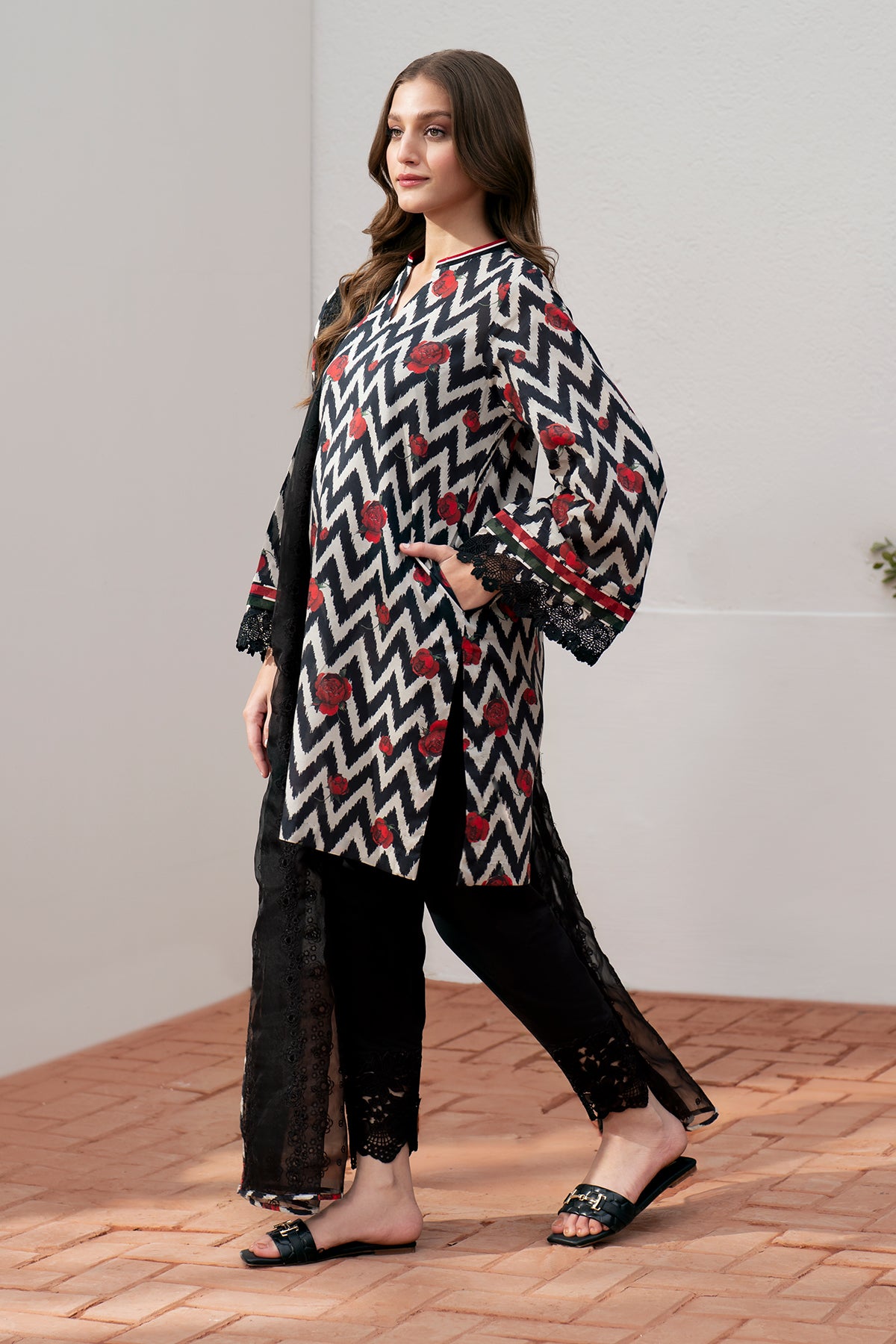 EMBROIDERED LAWN UF-537