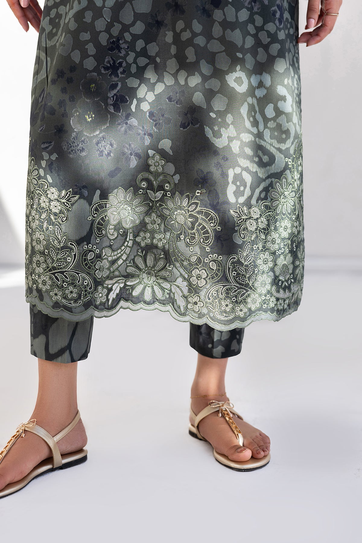 EMBROIDERED LAWN UF-4454