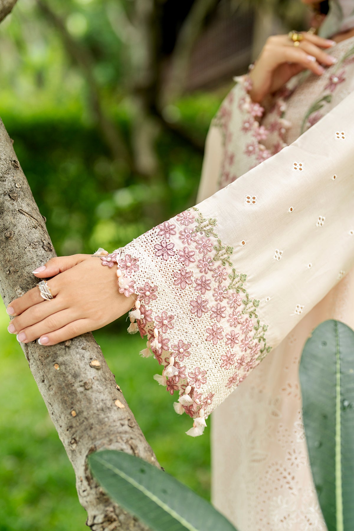 EMBROIDERED LAWN UF-4272