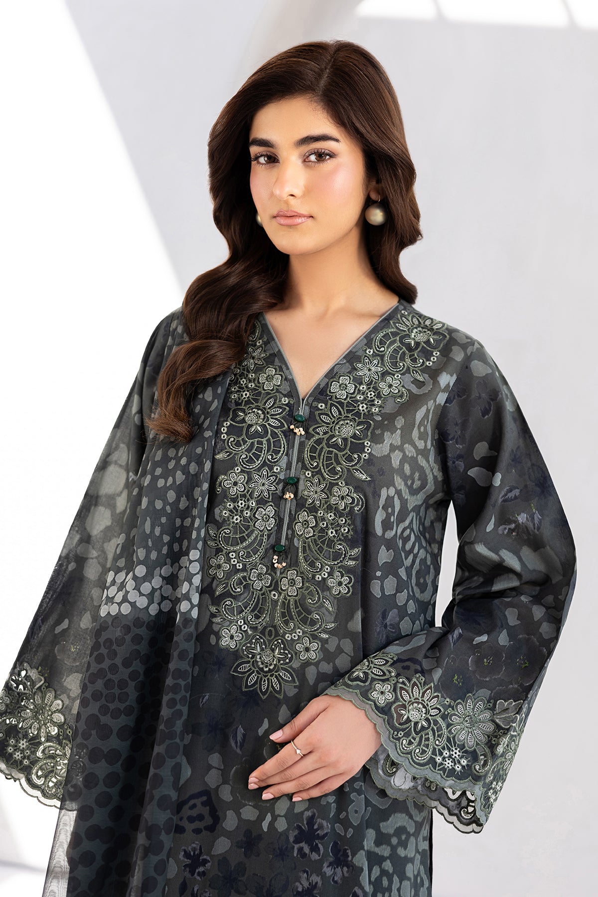 EMBROIDERED LAWN UF-4454